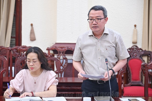 Đồng ch&iacute;&nbsp;Hồ Quang Huy,&nbsp;Cục trưởng Cục Kiểm tra VBQPPL ph&aacute;t biểu tại buổi l&agrave;m việc.