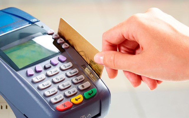 Quy định mới về hạn mức thẻ ng&#226;n h&#224;ng - Ảnh 1