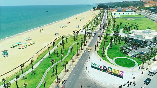 Second home tại NovaWorld Phan Thiet sở hữu lợi th&ecirc;́ vượt tr&ocirc;̣i nhờ h&ecirc;̣ sinh thái ti&ecirc;̣n ích đẳng c&acirc;́p. Ảnh c&ocirc;ng vi&ecirc;n bi&ecirc;̉n Bikini Beach 16ha.