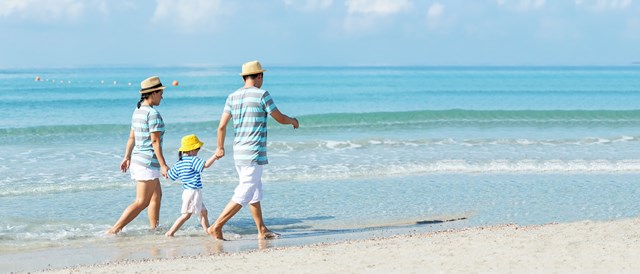 Du lịch bi&ecirc;̉n là m&ocirc;̣t trong những hoạt đ&ocirc;̣ng nghỉ dưỡng được các gia đình y&ecirc;u thích nh&acirc;́t. &nbsp;