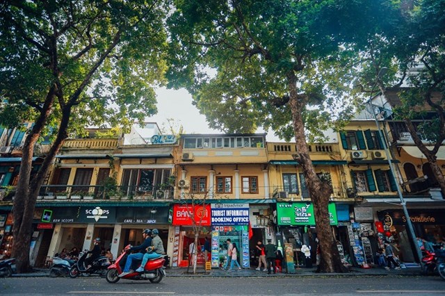 Nguồn cung giảm, gi&#225; nh&#224; &quot;thăng hoa&quot;, người d&#226;n &quot;đỏ mắt&quot; t&#236;m nh&#224; tại H&#224; Nội - Ảnh 1