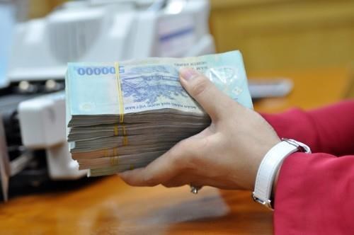 Sau nhiều l&ugrave;m x&ugrave;m, doanh thu ph&iacute; bảo hiểm lần đầu suy giảm