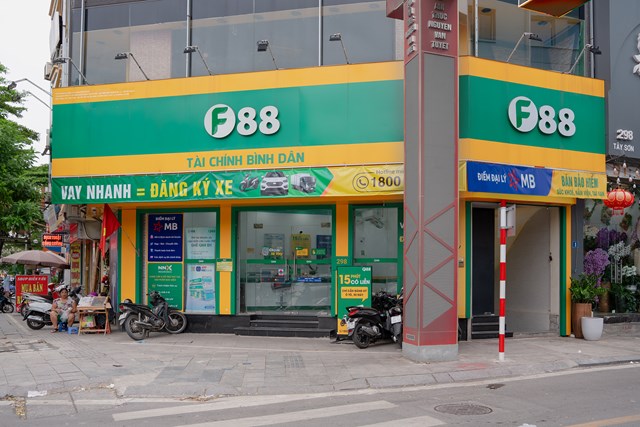 Cửa h&agrave;ng F88