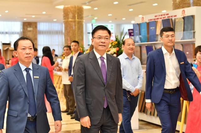 Kỷ niệm 35 năm b&#225;o Ph&#225;p luật Việt Nam ra số b&#225;o đầu ti&#234;n - Ảnh 2
