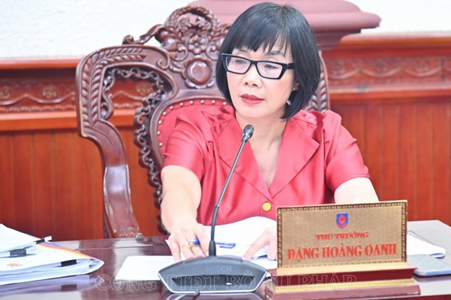 Thứ trưởng Đặng Ho&agrave;ng Oanh ph&aacute;t biểu tại Hội nghị.