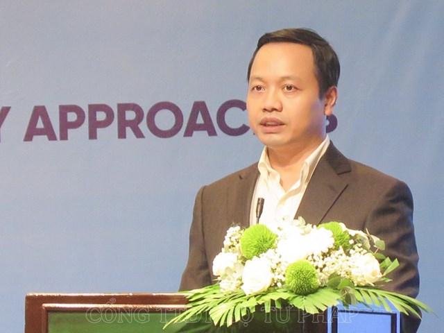 Thứ trưởng Trần Tiến Dũng ph&aacute;t biểu khai mạc Hội thảo.