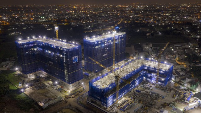 Khối nhà C3 và C4 dự án Pi City đang được Hòa Bình thi công.