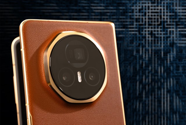 Cận cảnh chiếc smartphone gập mỏng nhẹ nhất thế giới, tới Galaxy Z Fold6 cũng phải &quot;ch&#224;o thua&quot; - Ảnh 17