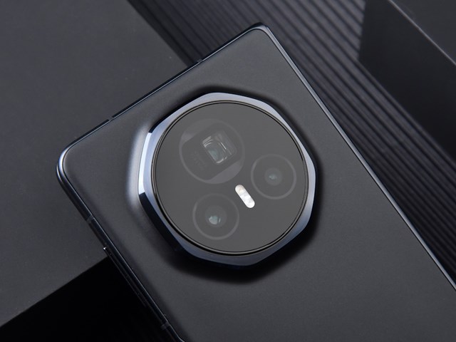 Cận cảnh chiếc smartphone gập mỏng nhẹ nhất thế giới, tới Galaxy Z Fold6 cũng phải &quot;ch&#224;o thua&quot; - Ảnh 15