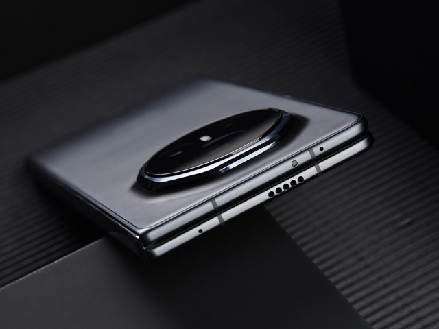 Cận cảnh chiếc smartphone gập mỏng nhẹ nhất thế giới, tới Galaxy Z Fold6 cũng phải &quot;ch&#224;o thua&quot; - Ảnh 11