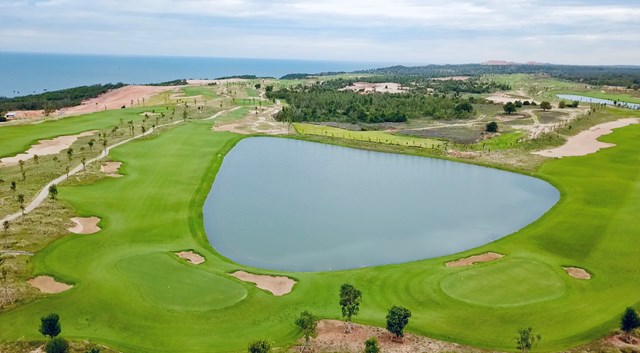 S&acirc;n Golf PGA Ocean 18 h&ocirc;́ tại NovaWorld Phan Thiet đã v&acirc;̣n hành từ tháng 4/2021 là m&ocirc;̣t trong hai cụm s&acirc;n PGA đ&ocirc;̣c quy&ecirc;̀n t&ocirc;̉ chức PGA Tour tại Vi&ecirc;̣t Nam. &nbsp;