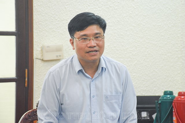 Đồng ch&iacute; Nguyễn Văn Cương, Viện trưởng Viện Chiến lược v&agrave; Khoa học ph&aacute;p l&yacute; b&aacute;o c&aacute;o kết quả c&ocirc;ng t&aacute;c Qu&yacute; II/2024. &nbsp;