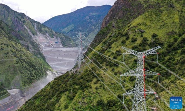 Trung Quốc x&#226;y si&#234;u đập “lơ lửng 3.000 m tr&#234;n m&#226;y” khiến thế giới kinh ngạc: Bờ cao gấp đ&#244;i th&#225;p Eiffel, gi&#250;p tiết kiệm 13,3 triệu tấn than v&#224; giảm 21,3 triệu tấn CO2 - Ảnh 1