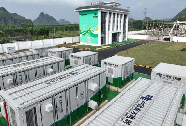 Trạm lưu trữ năng lượng pin natri-ion 10 MWh ở Quảng T&acirc;y, Trung Quốc. Ảnh: China Southern Power Grid Energy Storage.