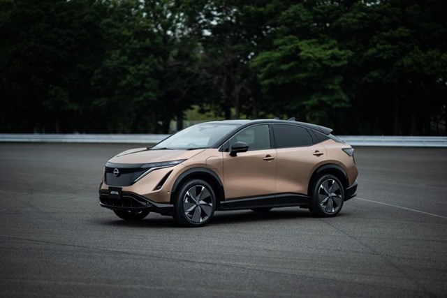 Với Ariya, Nissan đang mở ra chương tiếp theo trong chiến lược điện h&oacute;a - khi đ&acirc;y l&agrave; chiếc SUV chạy ho&agrave;n to&agrave;n bằng điện đầu ti&ecirc;n của h&atilde;ng. H&atilde;ng xe Nhật cũng từng l&agrave; một trong những h&atilde;ng xe đầu ti&ecirc;n sản xuất một chiếc &ocirc;t&ocirc; chạy điện ho&agrave;n to&agrave;n khi ra mắt mẫu Leaf v&agrave;o năm 2010.