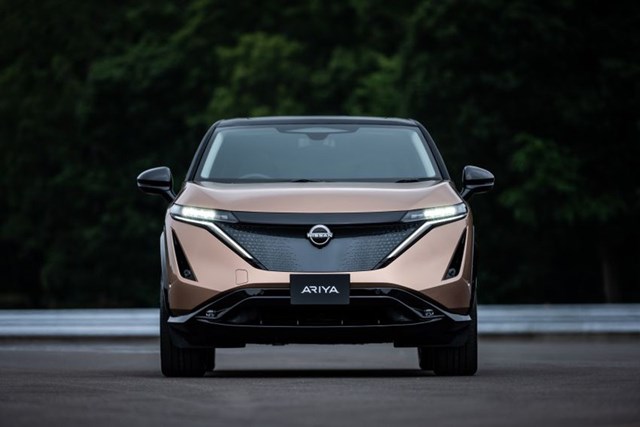 Ariya l&agrave; xe điện thứ hai của Nissan c&oacute; b&aacute;n tại Mỹ, với k&iacute;ch thước nhỉnh hơn Leaf, v&agrave; thiết kế hao hao mẫu SUV Murano.