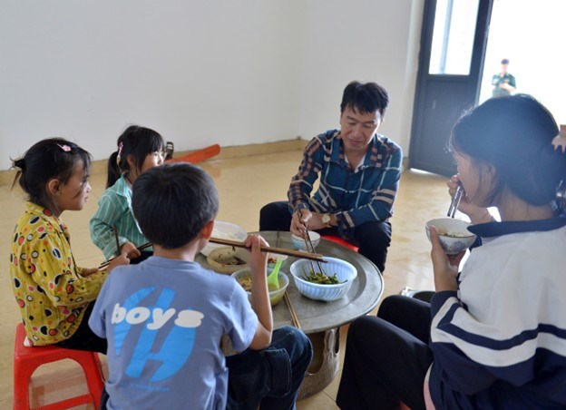 &nbsp;&nbsp;M&acirc;m cơm của gia đ&igrave;nh &ocirc;ng Tr&aacute;ng A S&ugrave;ng ở m&aacute;i ấm hạnh ph&uacute;c, b&igrave;nh y&ecirc;n &nbsp;