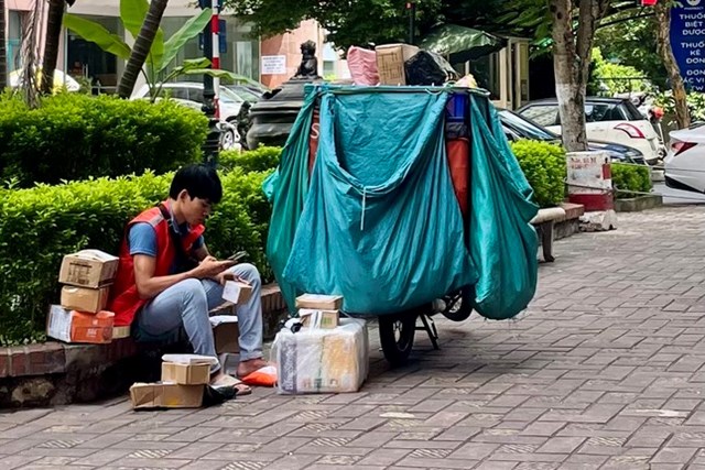 Sẽ khuyến kh&iacute;ch tiến tới hạn chế việc sử dụng nhựa một lần trong đ&oacute;ng g&oacute;i h&agrave;ng ho&aacute;, sản phẩm thương mại điện tử. Ảnh: Tuệ Minh. &nbsp;