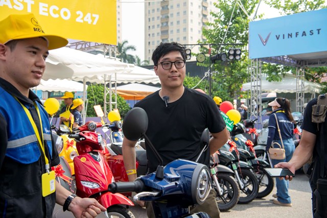 Anh Vũ Thanh Nam tại sự kiện &ldquo;Đổi xăng lấy điện&rdquo; &nbsp;