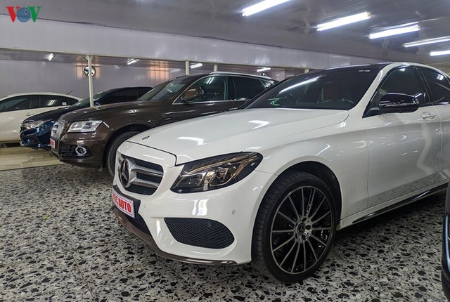 C&aacute;c mẫu xe cũ hạng sang rất k&eacute;n kh&aacute;ch.