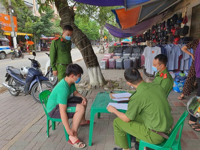Vi phạm quy định ph&#242;ng, chống Covid-19 c&#243; thể bị phạt t&#249; tới 12 năm - Ảnh 1