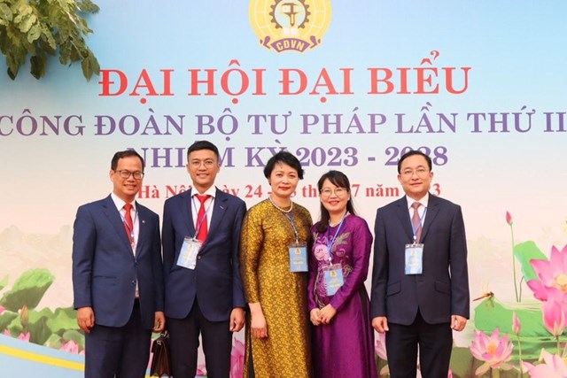Đo&agrave;n Chủ tịch điều h&agrave;nh phi&ecirc;n thứ nhất, Đại hội đại biểu C&ocirc;ng đo&agrave;n Bộ Tư ph&aacute;p lần thứ III