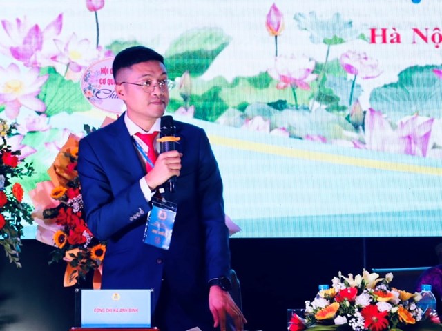 Đồng ch&iacute; H&agrave; &Aacute;nh B&igrave;nh, Ph&oacute; Tổng bi&ecirc;n tập B&aacute;o Ph&aacute;p luật Việt Nam tham gia điều h&agrave;nh Đại hội trong phi&ecirc;n l&agrave;m việc chiều ng&agrave;y 24/7