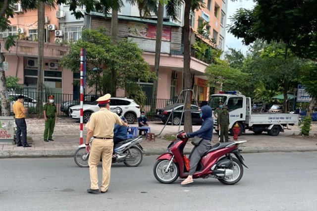 H&#224; Nội: Phạt hơn 1,5 tỷ đồng với 804 vụ vi phạm ph&#242;ng dịch chỉ trong ng&#224;y thứ 4 gi&#227;n c&#225;ch - Ảnh 1