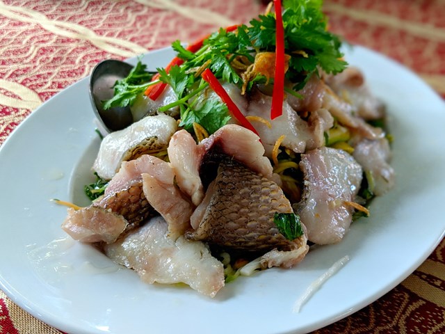 Gỏi c&aacute; ch&igrave;a v&ocirc;i.