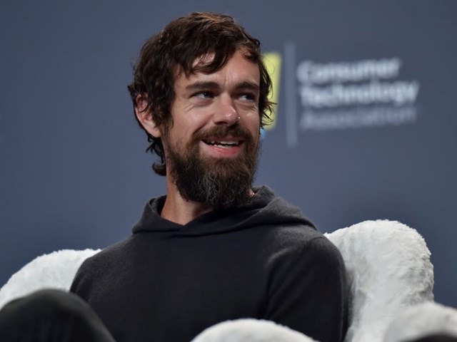 Chế độ ăn uống của Dorsey g&acirc;y ra nhiều tranh c&atilde;i. CEO Twitter chia sẻ rằng &ocirc;ng chỉ ăn một bữa mỗi ng&agrave;y. &Ocirc;ng v&agrave; một số nh&agrave; l&atilde;nh đạo tại Thung lũng Silicon &aacute;p dụng phương ph&aacute;p nhịn ăn gi&aacute;n đoạn v&agrave; cho rằng điều n&agrave;y gi&uacute;p cải thiện được hiệu quả l&agrave;m việc cũng như tuổi thọ.&nbsp;
