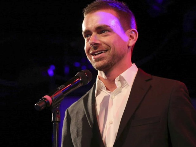 Th&aacute;ng 11/2013, Twitter tiến h&agrave;nh IPO v&agrave; Dorsey nhanh ch&oacute;ng trở th&agrave;nh tỷ ph&uacute;.&nbsp;Forbes&nbsp;ước t&iacute;nh t&agrave;i sản của &ocirc;ng v&agrave;o năm 2014 l&agrave; 2,2 tỷ USD, hiện con số n&agrave;y l&agrave; 7 tỷ USD.Jack Dorsey quay về l&agrave;m CEO Twitter năm 2015. Trong một t&agrave;i liệu c&ocirc;ng bố năm 2019, Dorsey chỉ nhận lương 1,4 USD cho vị tr&iacute; CEO v&agrave;o năm 2018. C&ograve;n trước đ&oacute;, &ocirc;ng kh&ocirc;ng nhận một đồng n&agrave;o.