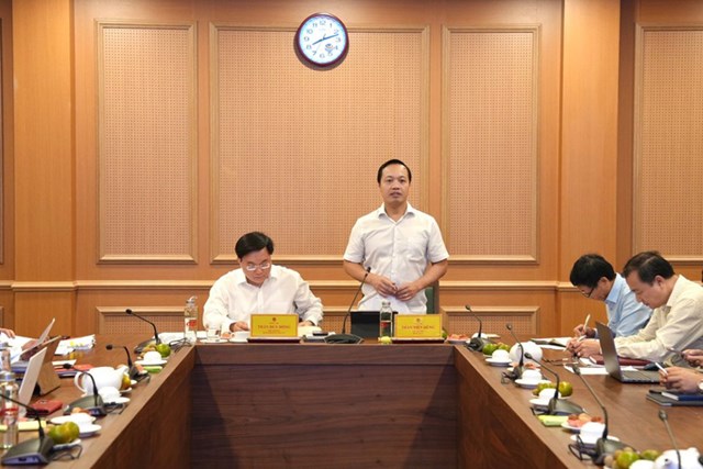Thứ trưởng Bộ Tư ph&aacute;p Trần Tiến Dũng ph&aacute;t biểu tại buổi l&agrave;m việc.