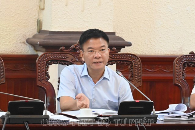 Bộ trưởng L&ecirc; Th&agrave;nh Long kết luận buổi l&agrave;m việc.