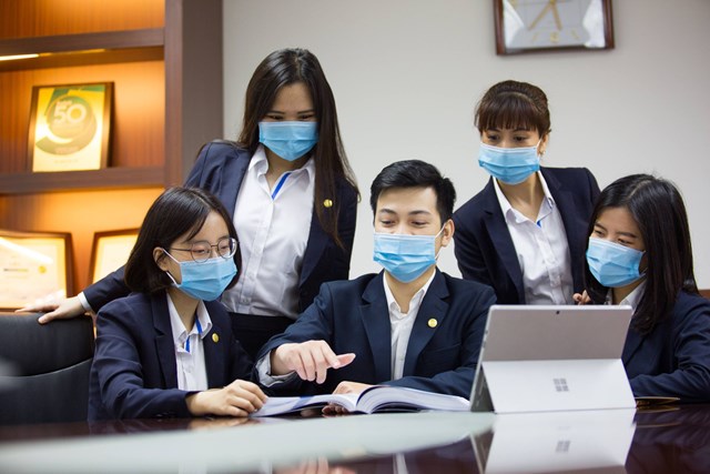 Tổng doanh thu vượt 1 tỷ USD, lợi nhuận sau thuế tăng 1,5 lần trong nửa đầu năm 2021 - Ảnh 1