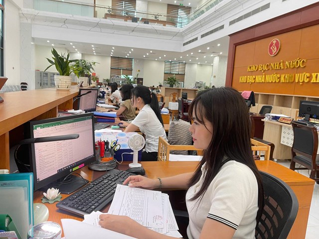 Kho bạc Nhà nước nói gì về hiện tượng chi trả chậm tiền lương sau thực hiện chính quyền địa phương 2 cấp?