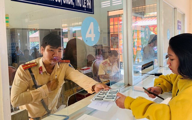 Từ 15/8/2023, b&#225;n xe th&#236; biển số định danh c&#243; &#39;đi theo&#39; chủ mới? - Ảnh 1