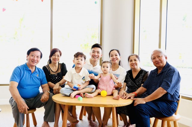Quốc Cơ – Hồng Phượng: M&#249;a gi&#227;n c&#225;ch nhớ quay quắt những ph&#250;t gi&#226;y cả gia đ&#236;nh lớn qu&#226;y quần - Ảnh 1