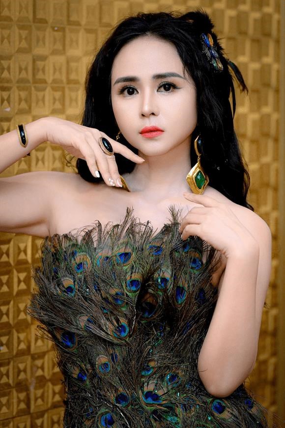 Nữ ho&#224;ng hoa hồng B&#249;i Thanh Hương v&#224; h&#224;nh tr&#236;nh của người phụ nữ dẫn đầu - Ảnh 1