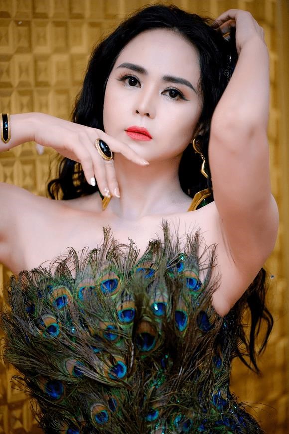 Nữ ho&#224;ng hoa hồng B&#249;i Thanh Hương v&#224; h&#224;nh tr&#236;nh của người phụ nữ dẫn đầu - Ảnh 5