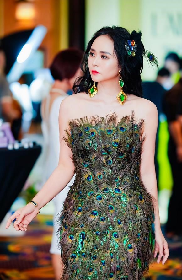 Nữ ho&#224;ng hoa hồng B&#249;i Thanh Hương v&#224; h&#224;nh tr&#236;nh của người phụ nữ dẫn đầu - Ảnh 8