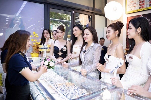 Ho&#224;ng Thanh Nga: Người đẹp đứng sau Nh&#224; t&#224;i trợ vương miện Ngọc Ch&#226;u &#194;u cho Miss Grand Vietnam 2023 - Ảnh 5