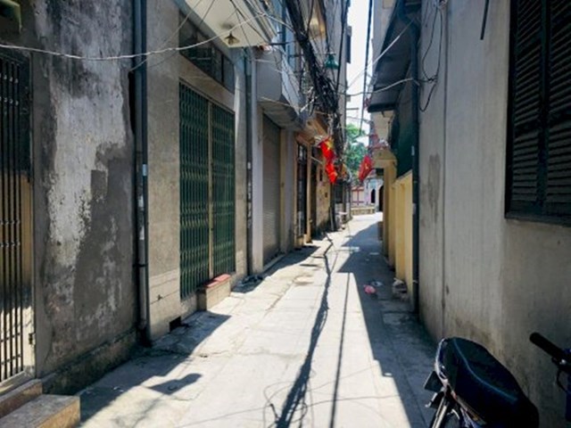 Những ng&ocirc;i nh&agrave; gi&aacute; rẻ trung t&acirc;m th&agrave;nh phố thường nằm s&acirc;u trong ng&aacute;ch. Nguồn: NVCC