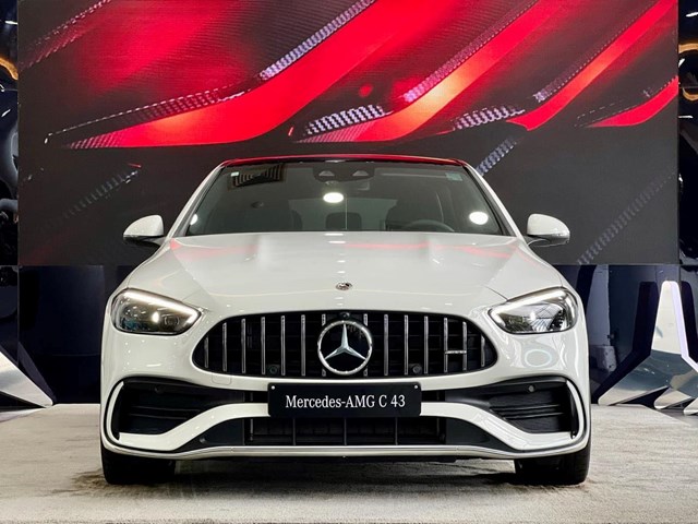 Loạt xe sang đua giảm gi&#225; ‘tất tay’: Mercedes giảm tr&#234;n nửa tỷ chưa l&#224; g&#236; so với mức giảm 1 tỷ của BMW - Ảnh 1