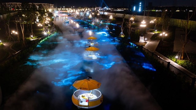 Du ngoạn giữa &#225;nh s&#225;ng, chạm tay v&#224;o m&#226;y m&#249; tr&#234;n D&#242;ng s&#244;ng &#193;nh s&#225;ng T&amp;T City Millennia - Ảnh 2