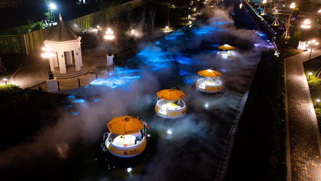 D&ograve;ng s&ocirc;ng &Aacute;nh s&aacute;ng tại Th&agrave;nh phố Thi&ecirc;n ni&ecirc;n kỷ T&amp;T City Millennia vừa được ch&iacute;nh thức c&ocirc;ng nhận l&agrave; Tuyến đường thủy trong khu&ocirc;n vi&ecirc;n Khu đ&ocirc; thị t&iacute;ch hợp hệ thống phun sương v&agrave; c&ocirc;ng nghệ tr&igrave;nh chiếu &acirc;m thanh, &aacute;nh s&aacute;ng d&agrave;i nhất. &nbsp;