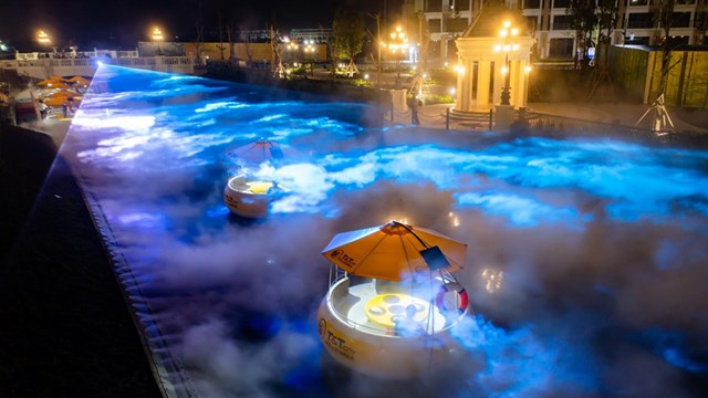 Du ngoạn giữa &#225;nh s&#225;ng, chạm tay v&#224;o m&#226;y m&#249; tr&#234;n D&#242;ng s&#244;ng &#193;nh s&#225;ng T&amp;T City Millennia - Ảnh 5