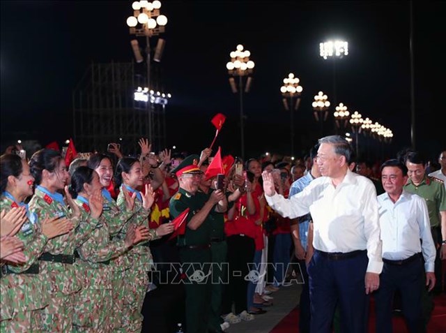 Tổng B&#237; thư T&#244; L&#226;m dự chương tr&#236;nh ch&#237;nh luận nghệ thuật &#39;Dưới cờ vinh quang&#39; - Ảnh 1