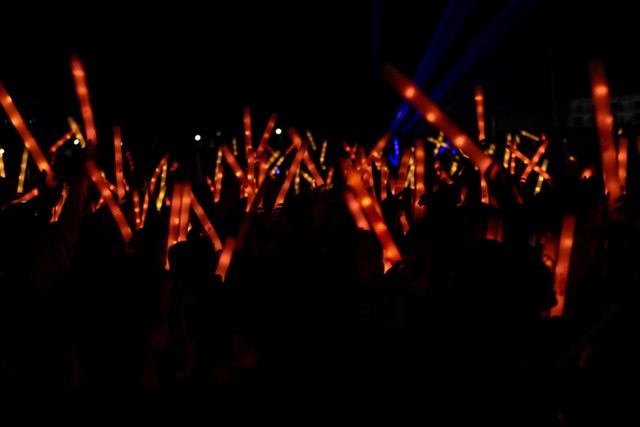 H&#224;ng chục ngh&#236;n kh&#225;n giả b&#249;ng nổ trong đ&#234;m đại nhạc hội TP Thi&#234;n ni&#234;n kỷ T&amp;T City Millennia - Ảnh 8