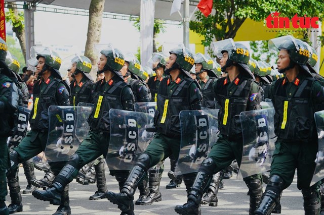 Ng&#224;y hội rực rỡ, diễu h&#224;nh t&#244;n vinh 80 năm C&#244;ng an Thủ đ&#244; - Ảnh 2