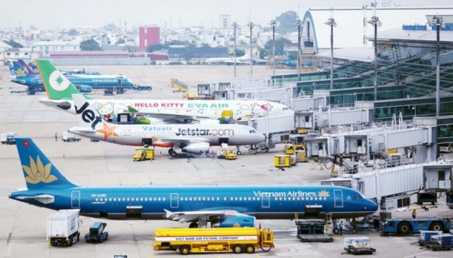 C&aacute;c h&atilde;ng h&agrave;ng kh&ocirc;ng Việt cũng kh&ocirc;ng nằm ngo&agrave;i v&ograve;ng xo&aacute;y ảnh hưởng khi dịch bệnh Covid-19 diễn biến bất ngờ tại Đ&agrave; Nẵng vừa qua.